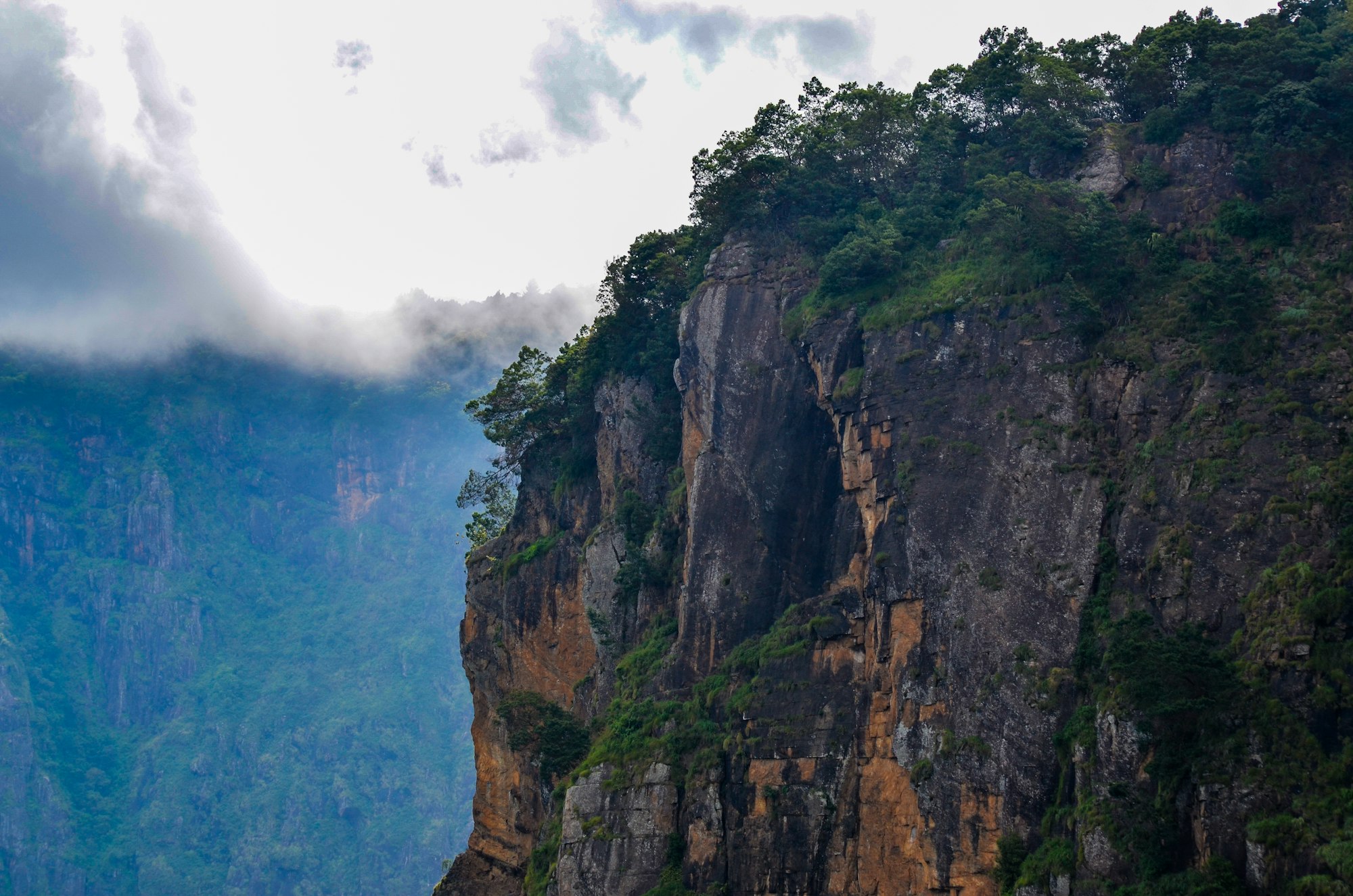 Beautiful shot of Pillar Rocks Viewpoint, Kodaikanal, India